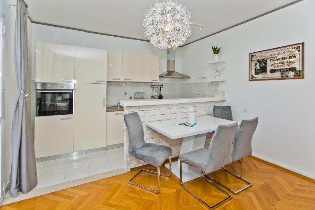 Villa Milton Luxe Hvar ฮวาร์ ภายนอก รูปภาพ
