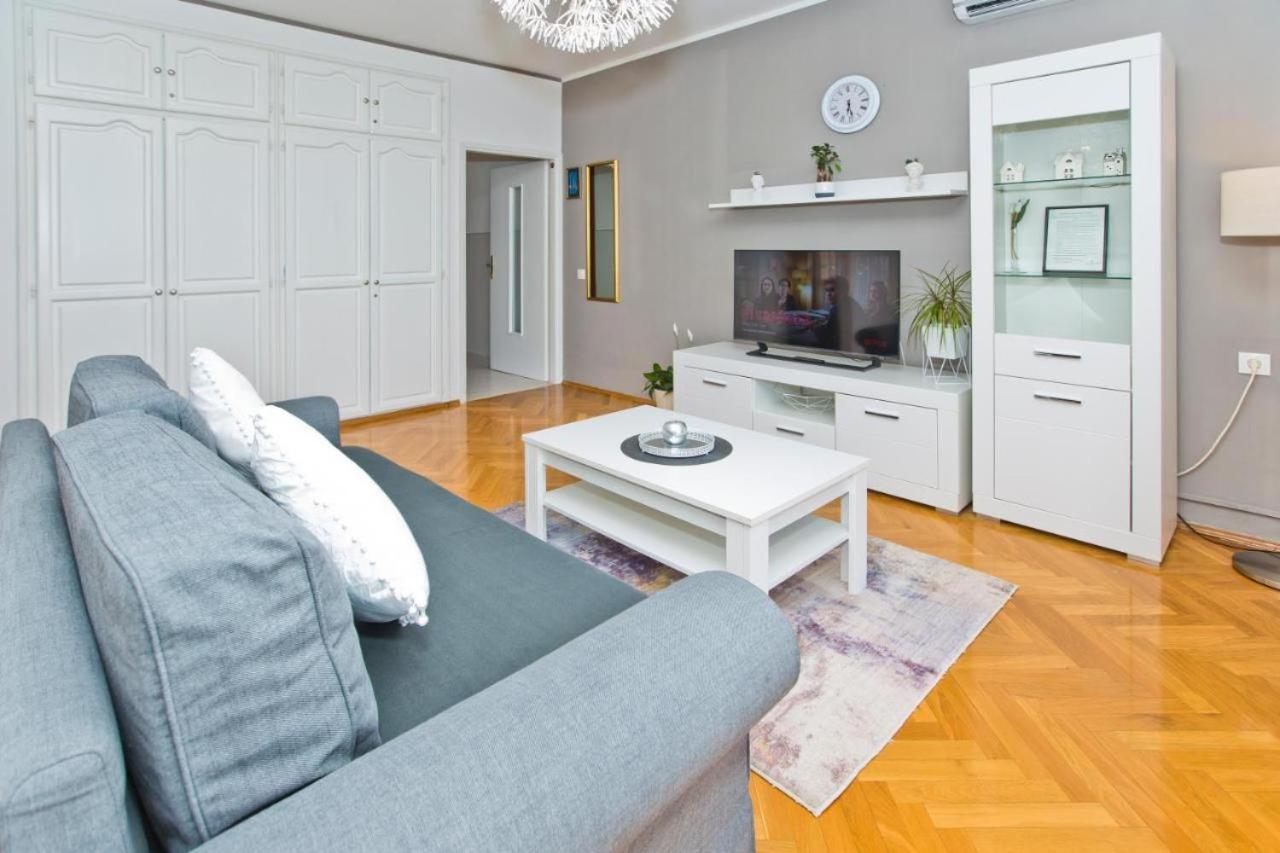 Villa Milton Luxe Hvar ฮวาร์ ภายนอก รูปภาพ